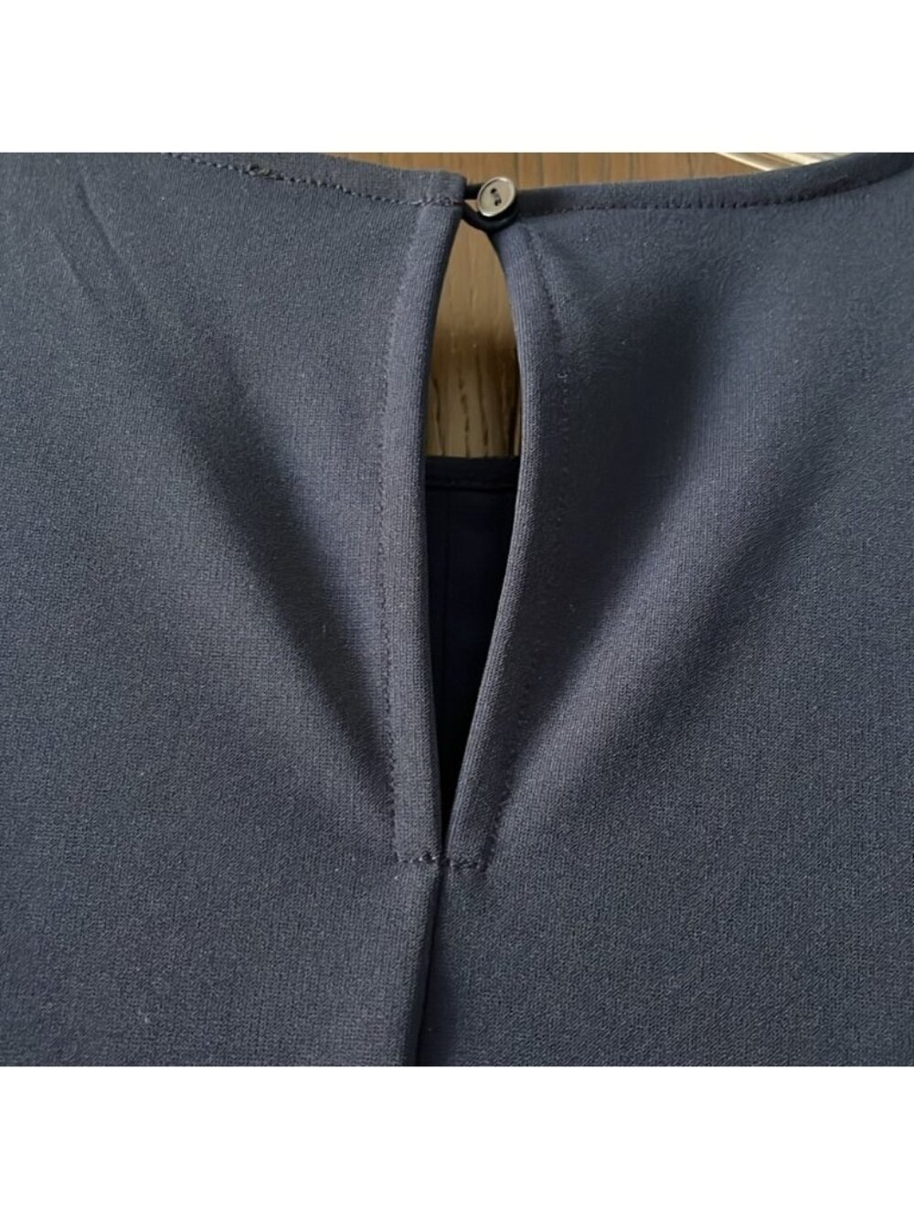 navy blue top. Size Large - Picture 4 of 4